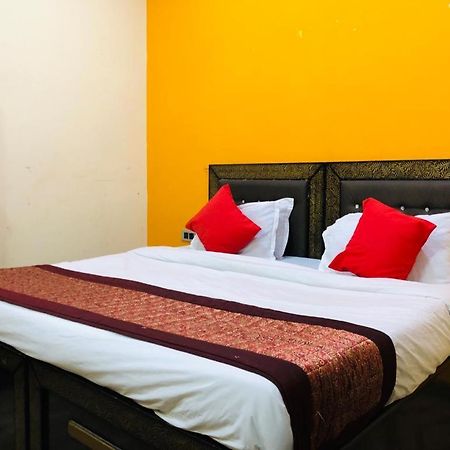Hotel Tip Top -- Lpu Law Gate -- Family, Students, Couples Phagwāra 外观 照片