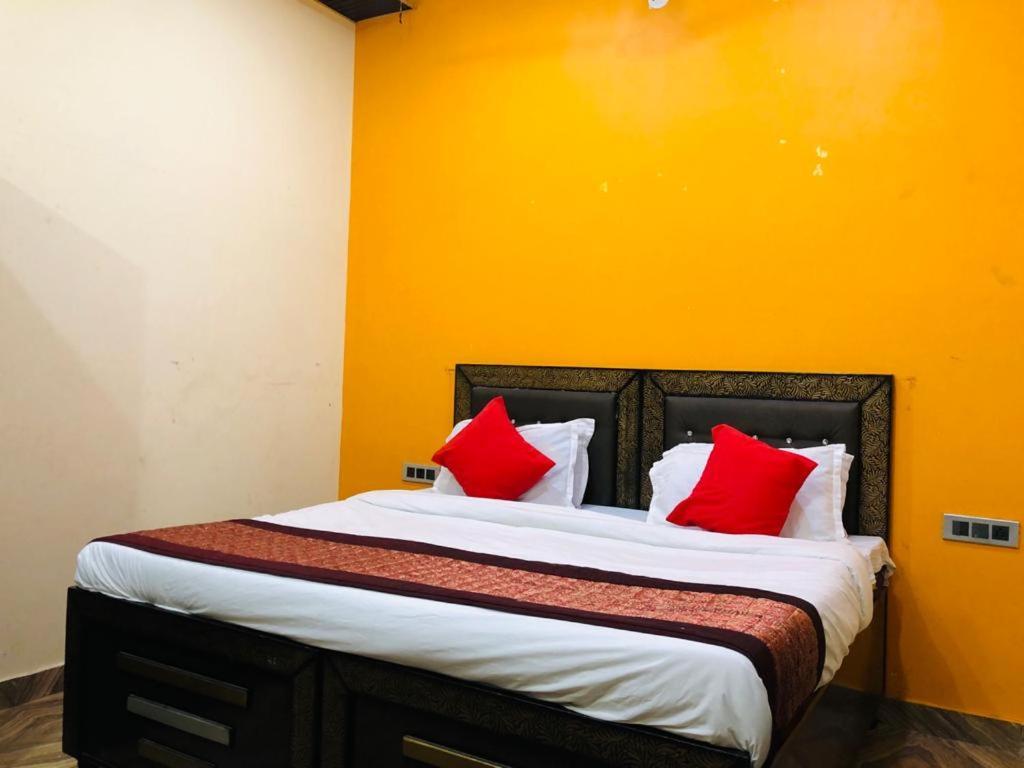 Hotel Tip Top -- Lpu Law Gate -- Family, Students, Couples Phagwāra 外观 照片