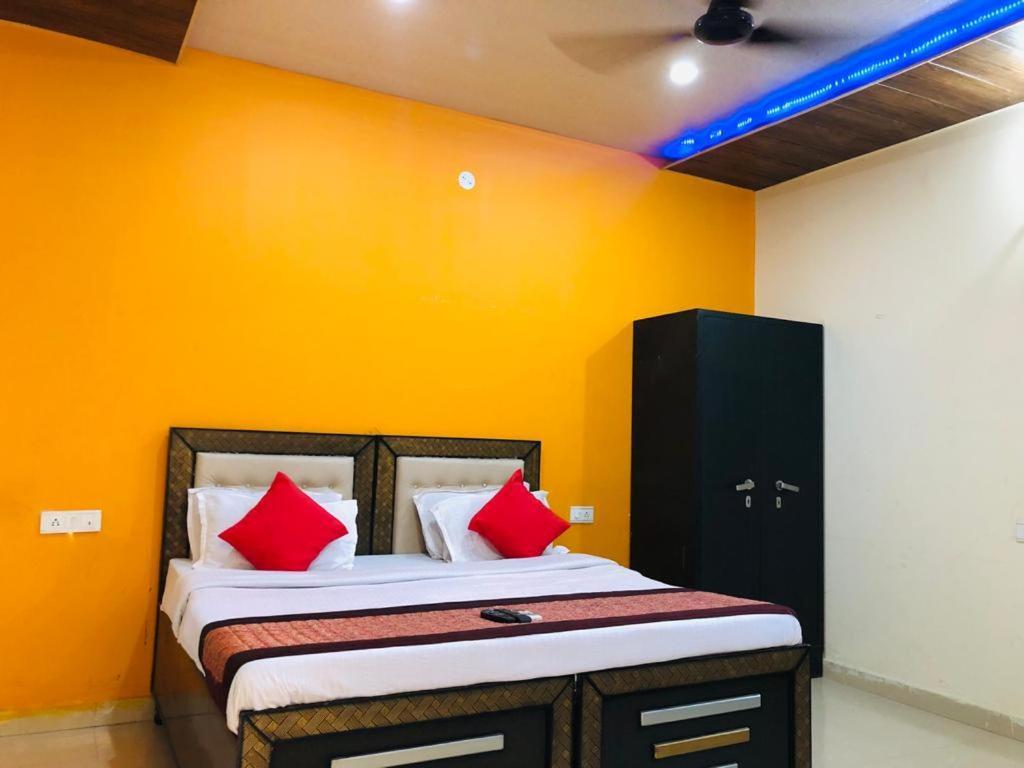 Hotel Tip Top -- Lpu Law Gate -- Family, Students, Couples Phagwāra 外观 照片