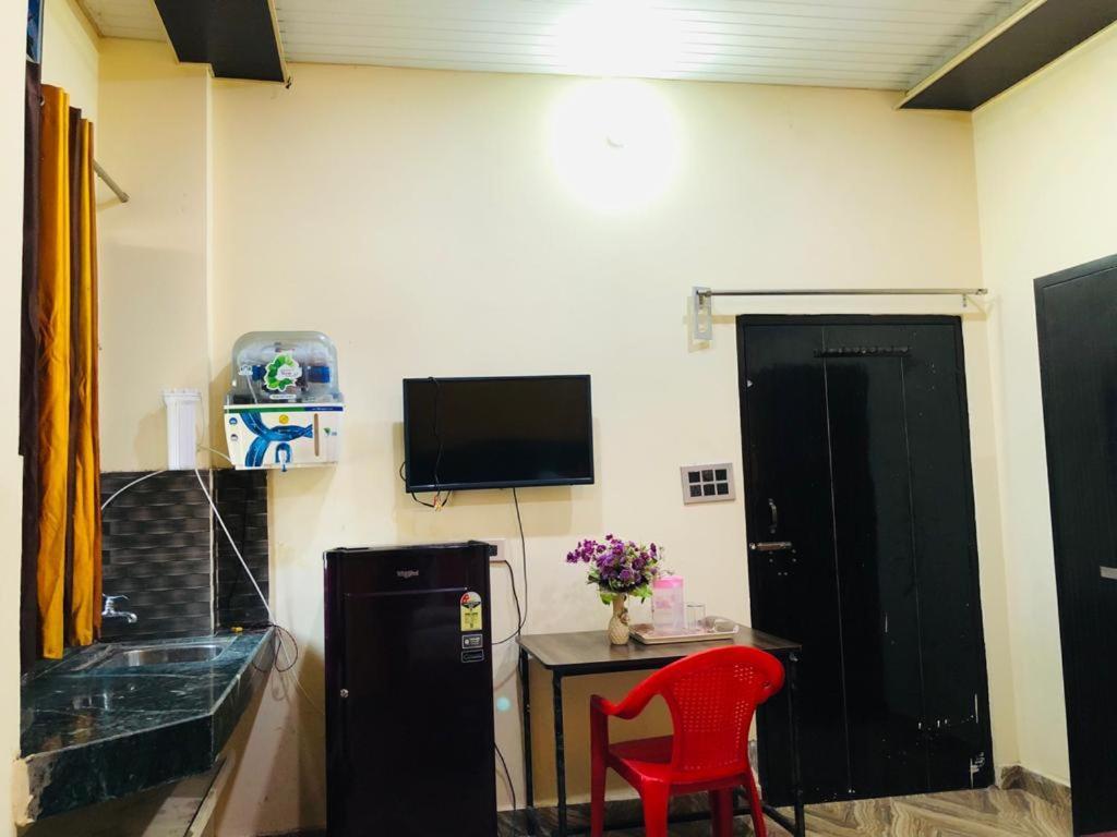 Hotel Tip Top -- Lpu Law Gate -- Family, Students, Couples Phagwāra 外观 照片